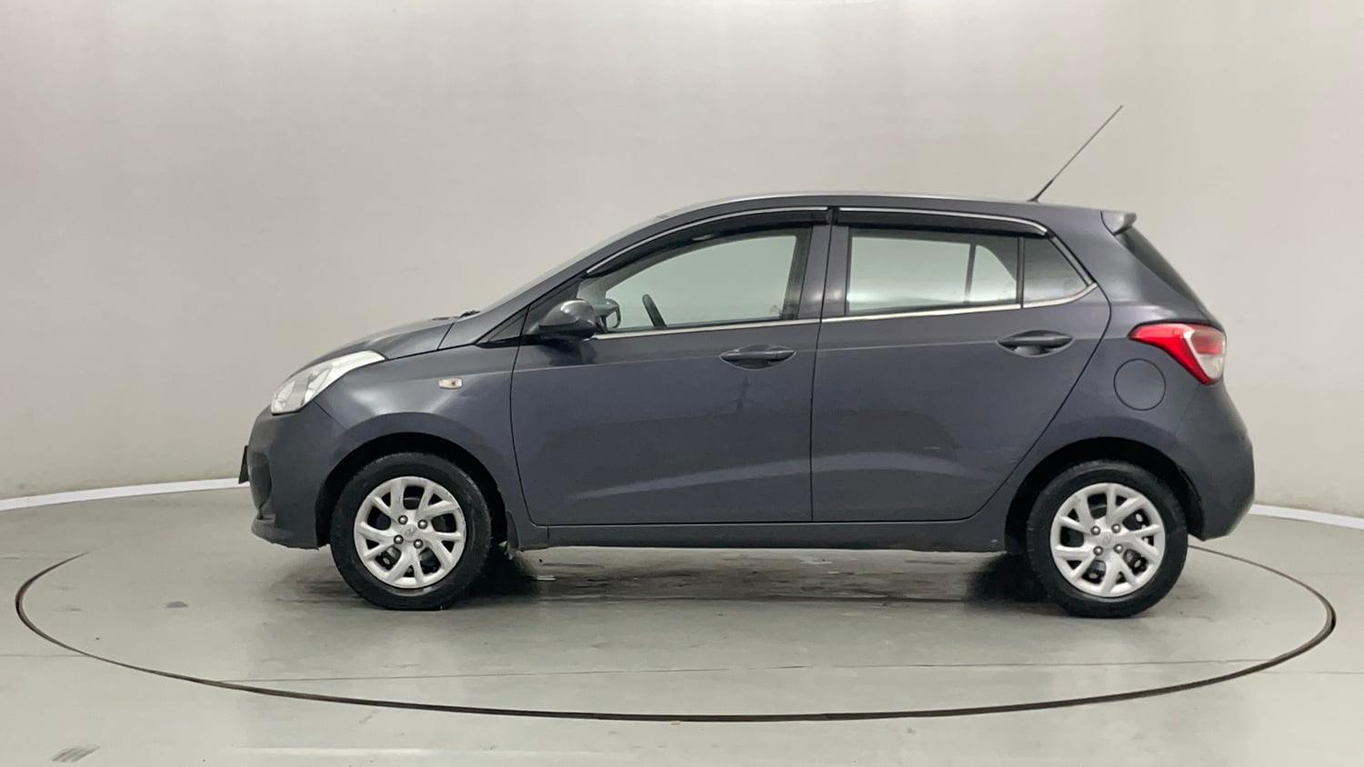 Used 2018 Hyundai Grand i10 Magna 1.2 Kappa VTVT Petrol Manual exterior LEFT SIDE VIEW
