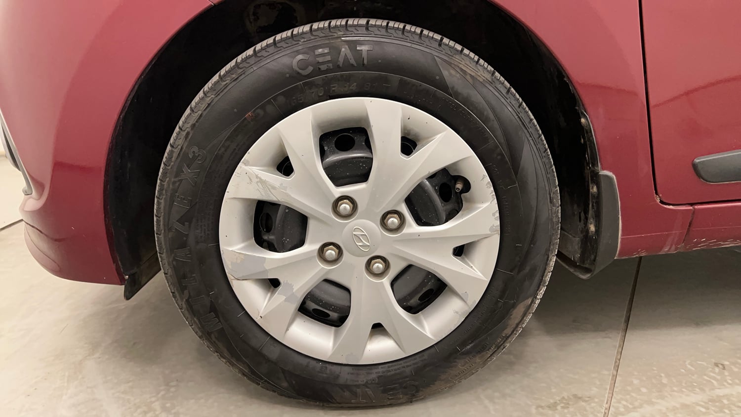 Used 2016 Hyundai Grand i10 Sportz 1.2 Kappa VTVT Petrol Manual tyres LEFT FRONT TYRE RIM VIEW