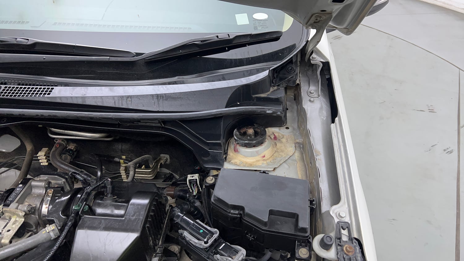 Used 2019 Honda Amaze 1.2 S CVT Petrol Petrol Automatic engine ENGINE LEFT SIDE HINGE & APRON VIEW