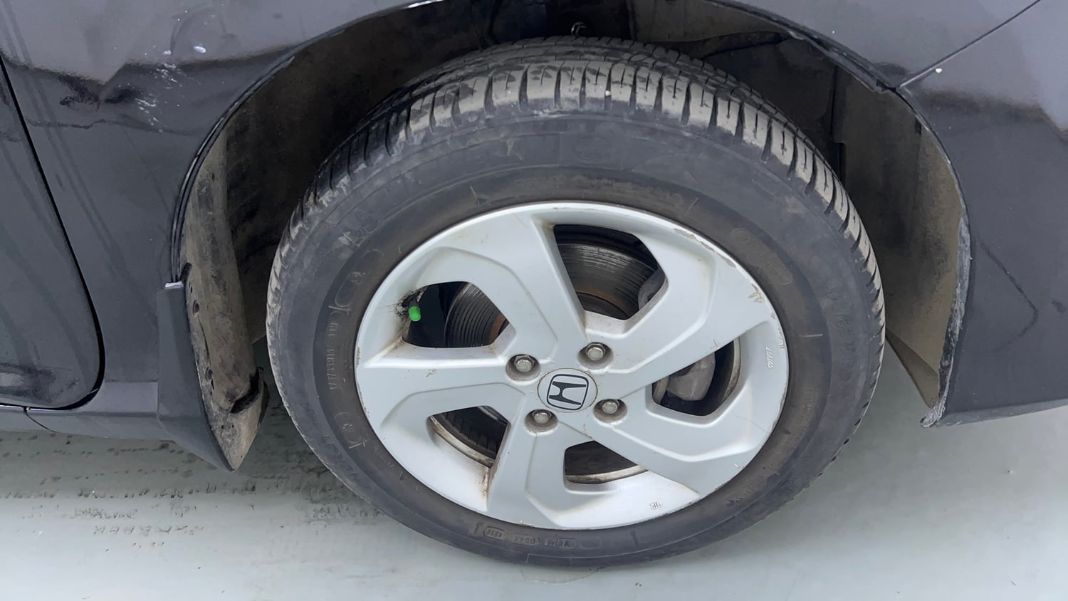 Used 2014 Honda City VX CVT Petrol Automatic tyres RIGHT FRONT TYRE RIM VIEW