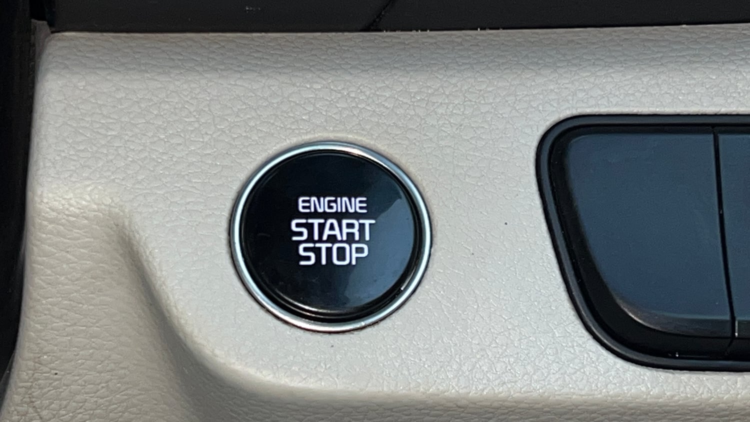 Used 2020 kia Seltos HTX IVT 1.5 Petrol Automatic top_features Keyless start