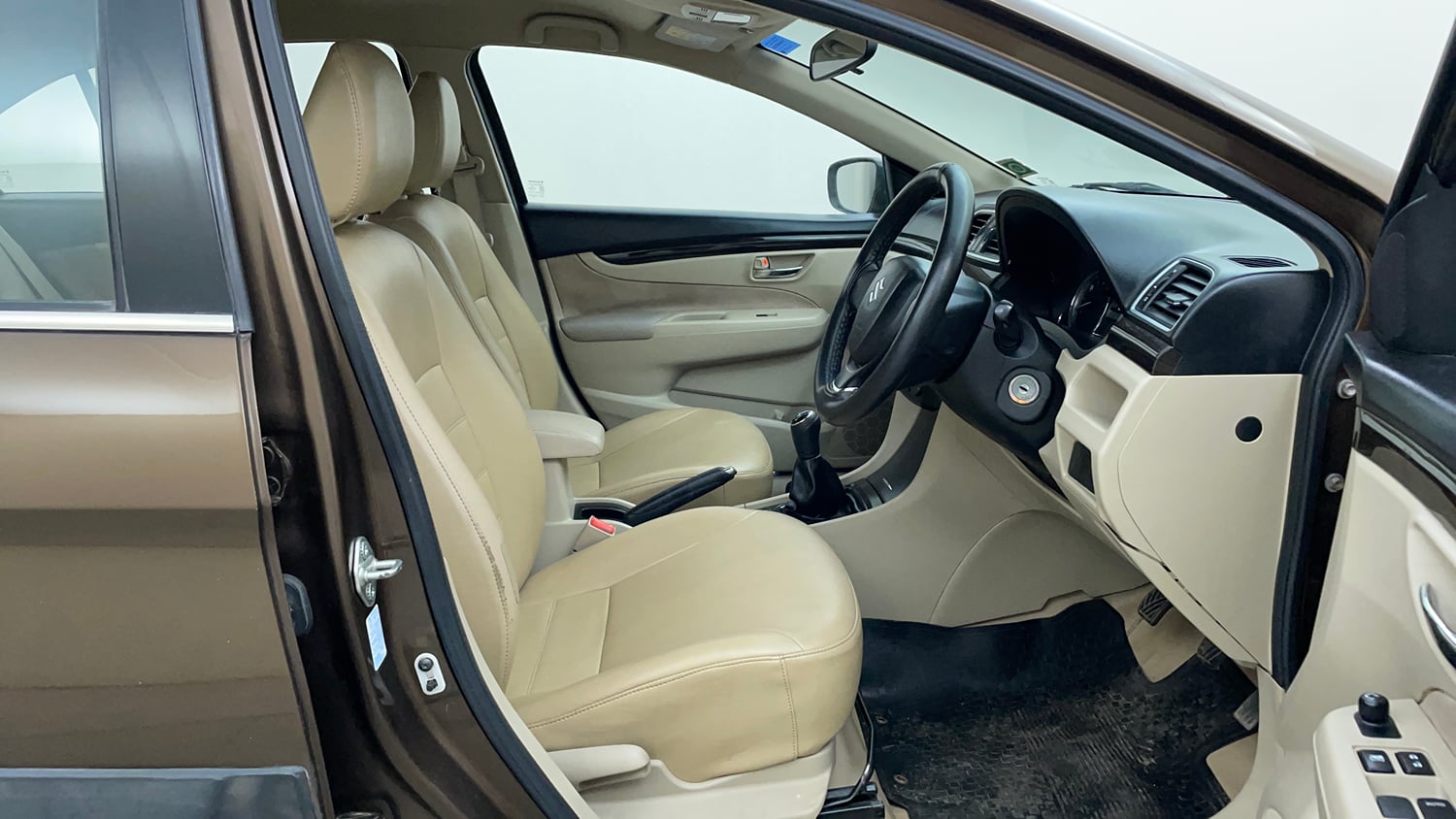 Used 2017 Maruti Suzuki Ciaz VXi Petrol Manual interior RIGHT SIDE FRONT DOOR CABIN VIEW