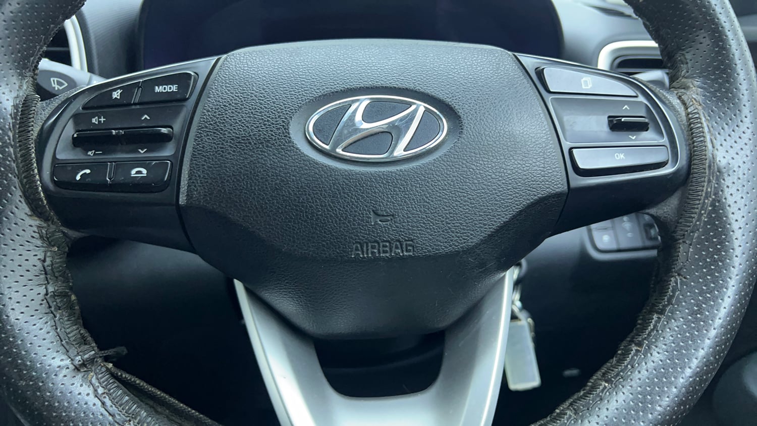 Used 2021 Hyundai Venue S 1.0 Turbo DCT Petrol Automatic top_features Airbags