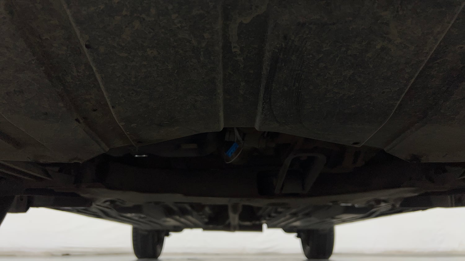 Used 2019 Maruti Suzuki Vitara Brezza [2016-2020] VDi Diesel Manual extra FRONT LEFT UNDERBODY VIEW