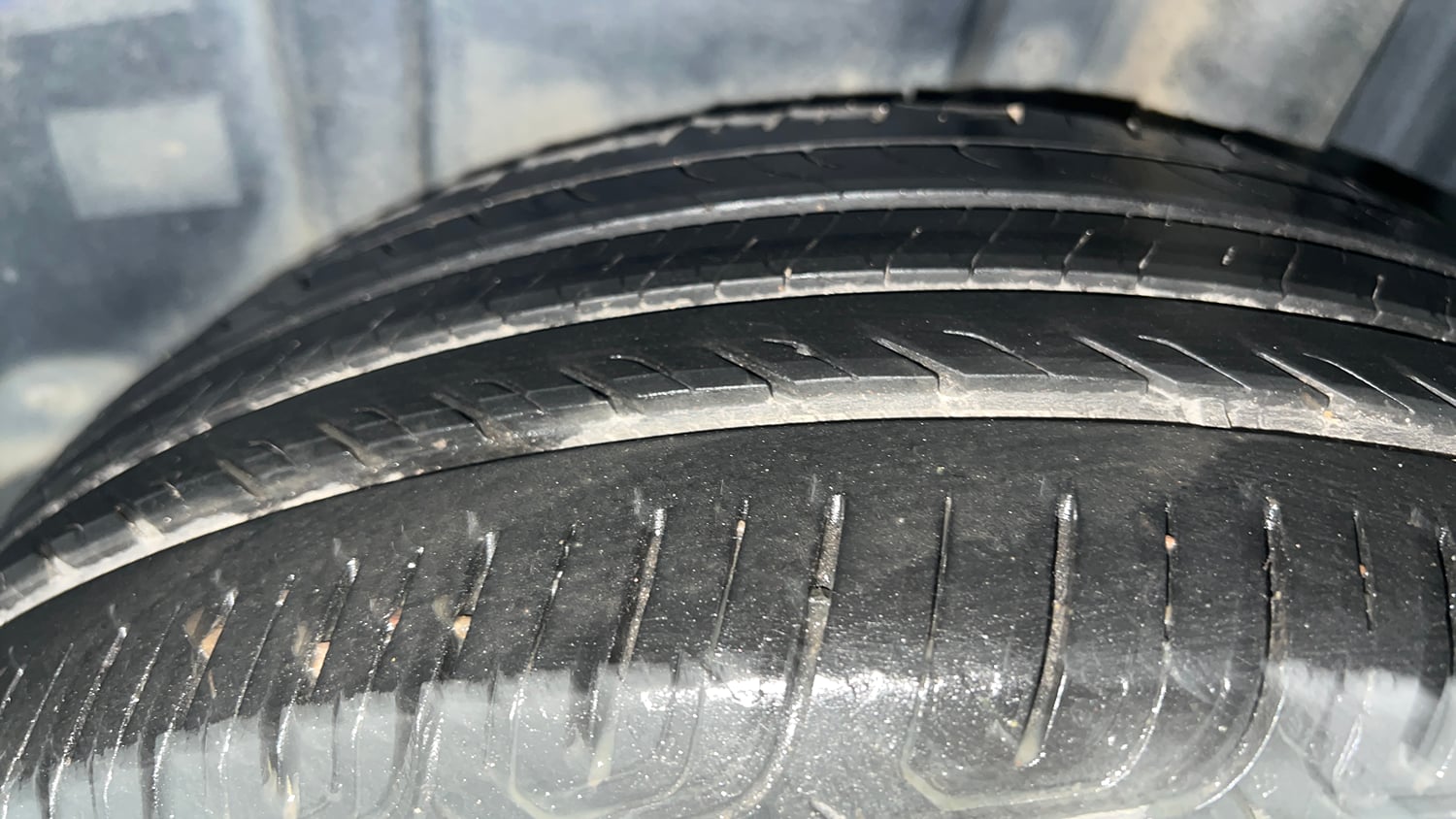 Used 2023 Volkswagen Virtus Topline 1.0 TSI MT Petrol Manual tyres LEFT REAR TYRE TREAD VIEW