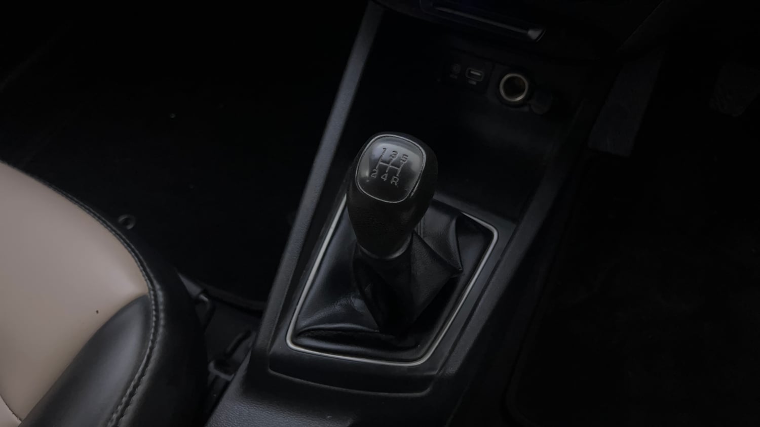 Used 2017 Hyundai Elite i20 Sportz 1.2 Petrol Manual interior GEAR  KNOB VIEW