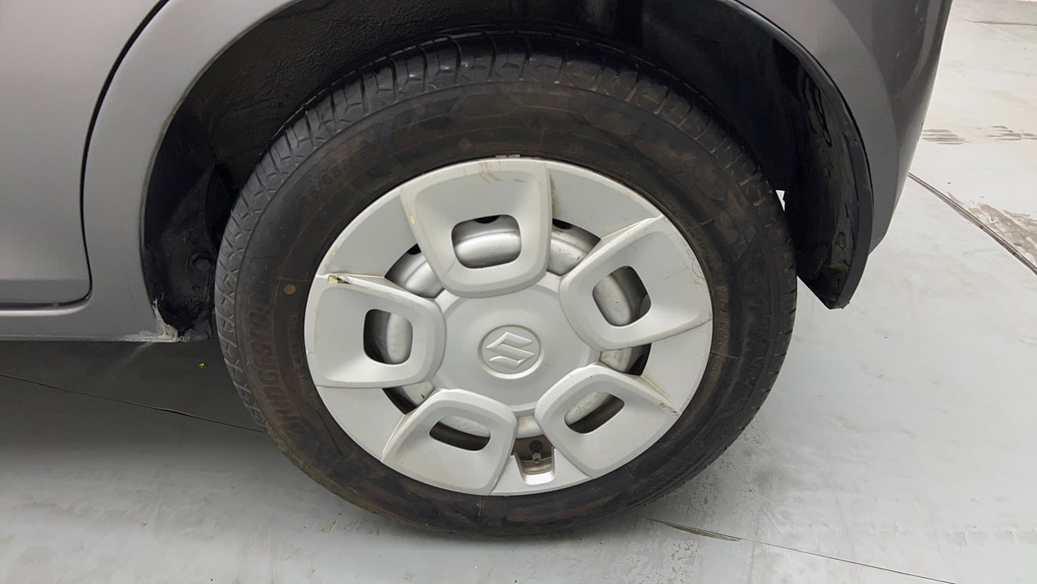 Used 2021 Maruti Suzuki Ignis Sigma 1.2 MT Petrol Manual tyres LEFT REAR TYRE RIM VIEW