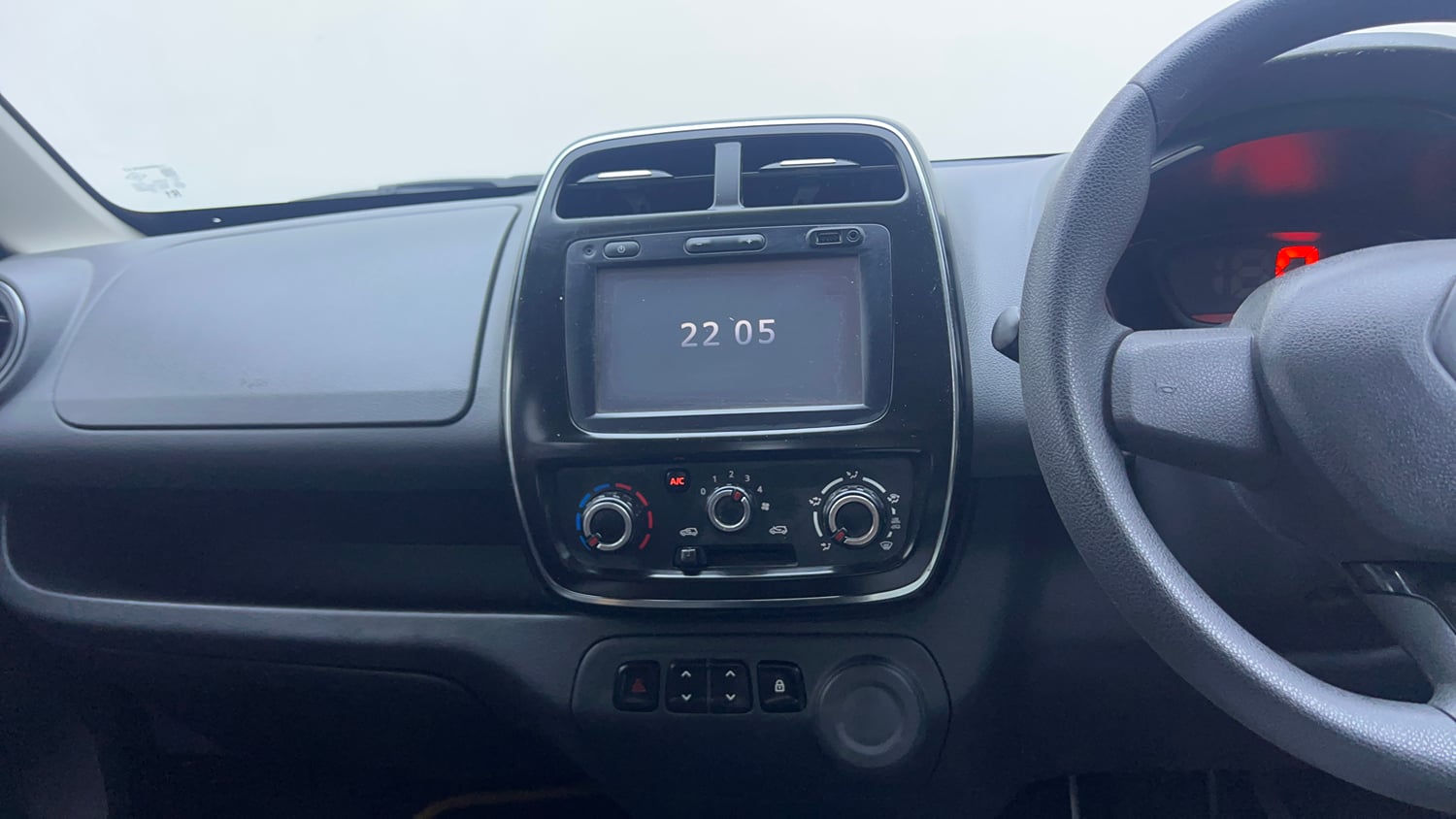 Used 2016 Renault Kwid RXT Petrol Manual interior MUSIC SYSTEM & AC CONTROL VIEW