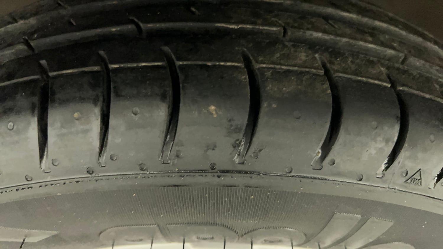 Used 2014 Maruti Suzuki Alto 800 Lxi Petrol Manual tyres LEFT FRONT TYRE TREAD VIEW