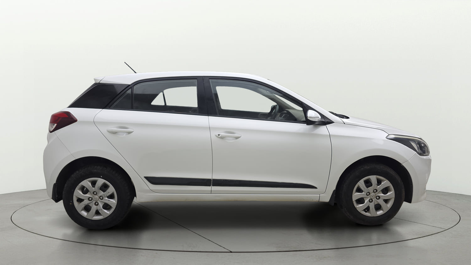 Used 2017 Hyundai Elite i20 Sportz 1.4 CRDI Diesel Manual exterior RIGHT SIDE VIEW
