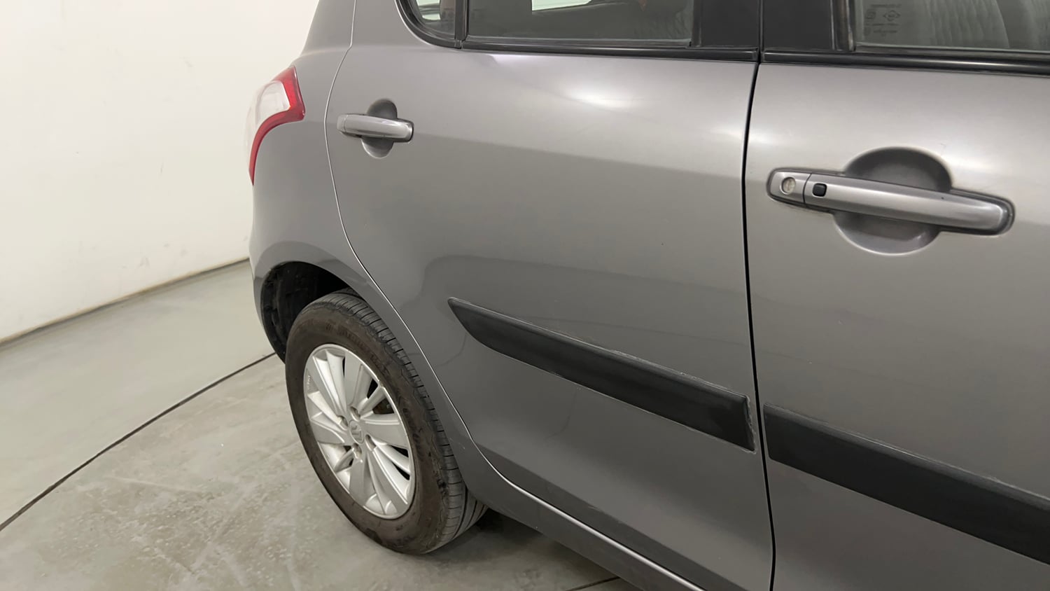 Used 2016 Maruti Suzuki Swift ZXi Petrol Manual dents MINOR SCRATCH