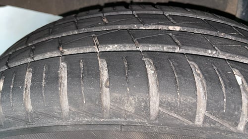 Used 2024 Renault Kwid RXT 1.0L Petrol Manual tyres RIGHT REAR TYRE TREAD VIEW