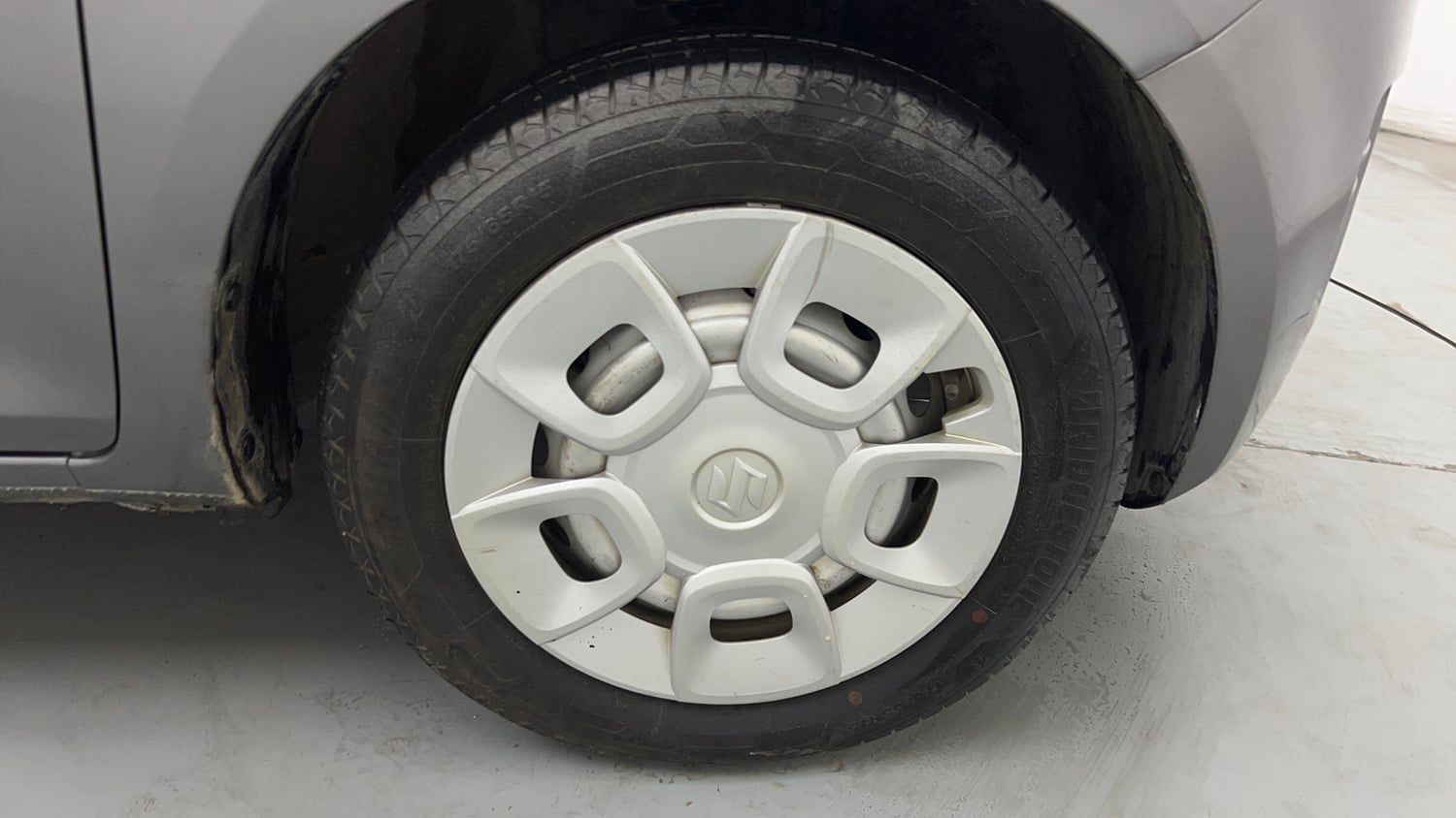Used 2021 Maruti Suzuki Ignis Sigma 1.2 MT Petrol Manual tyres RIGHT FRONT TYRE RIM VIEW