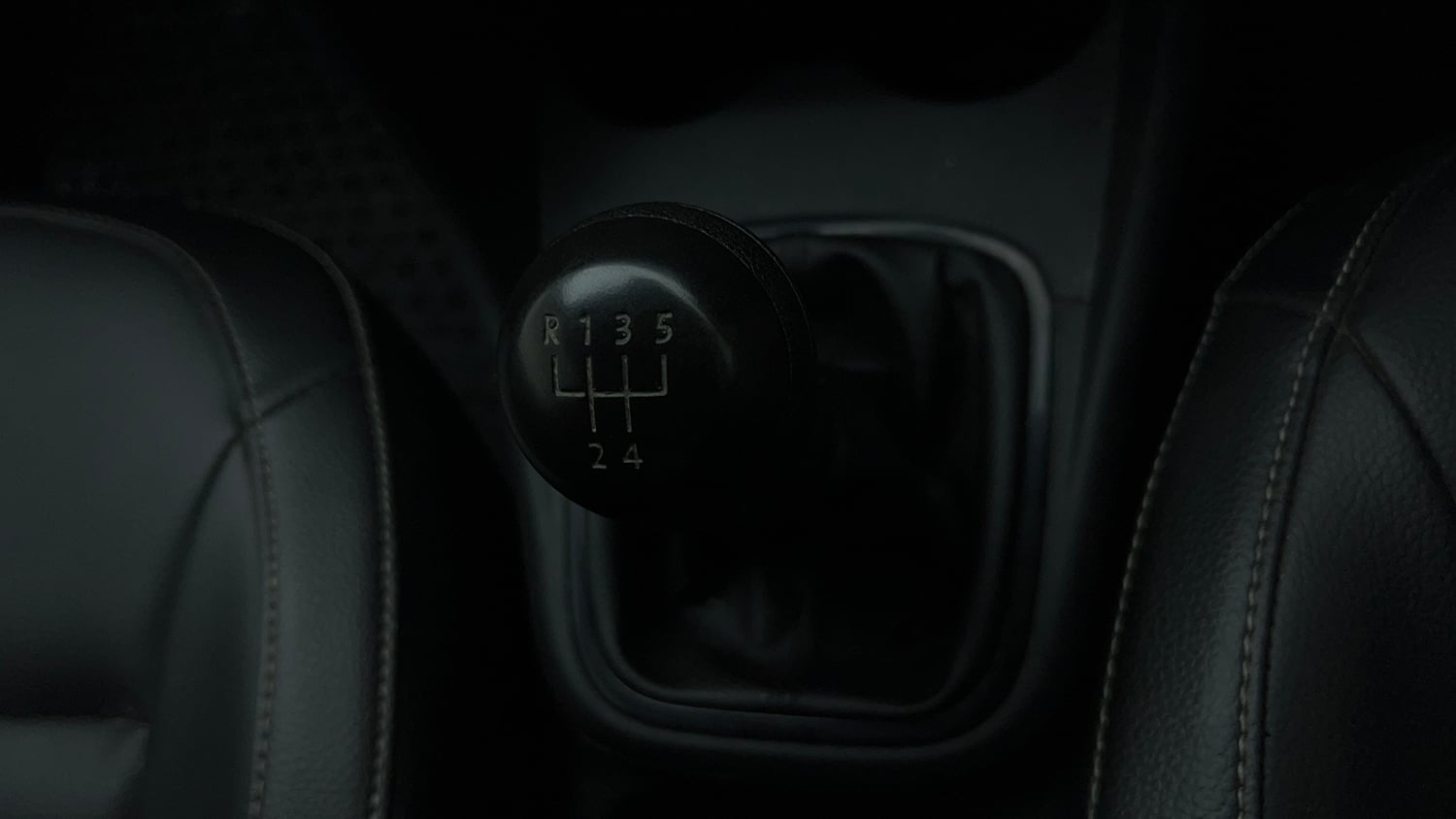 Used 2017 Volkswagen Polo Comfortline 1.2L (P) Petrol Manual interior GEAR  KNOB VIEW