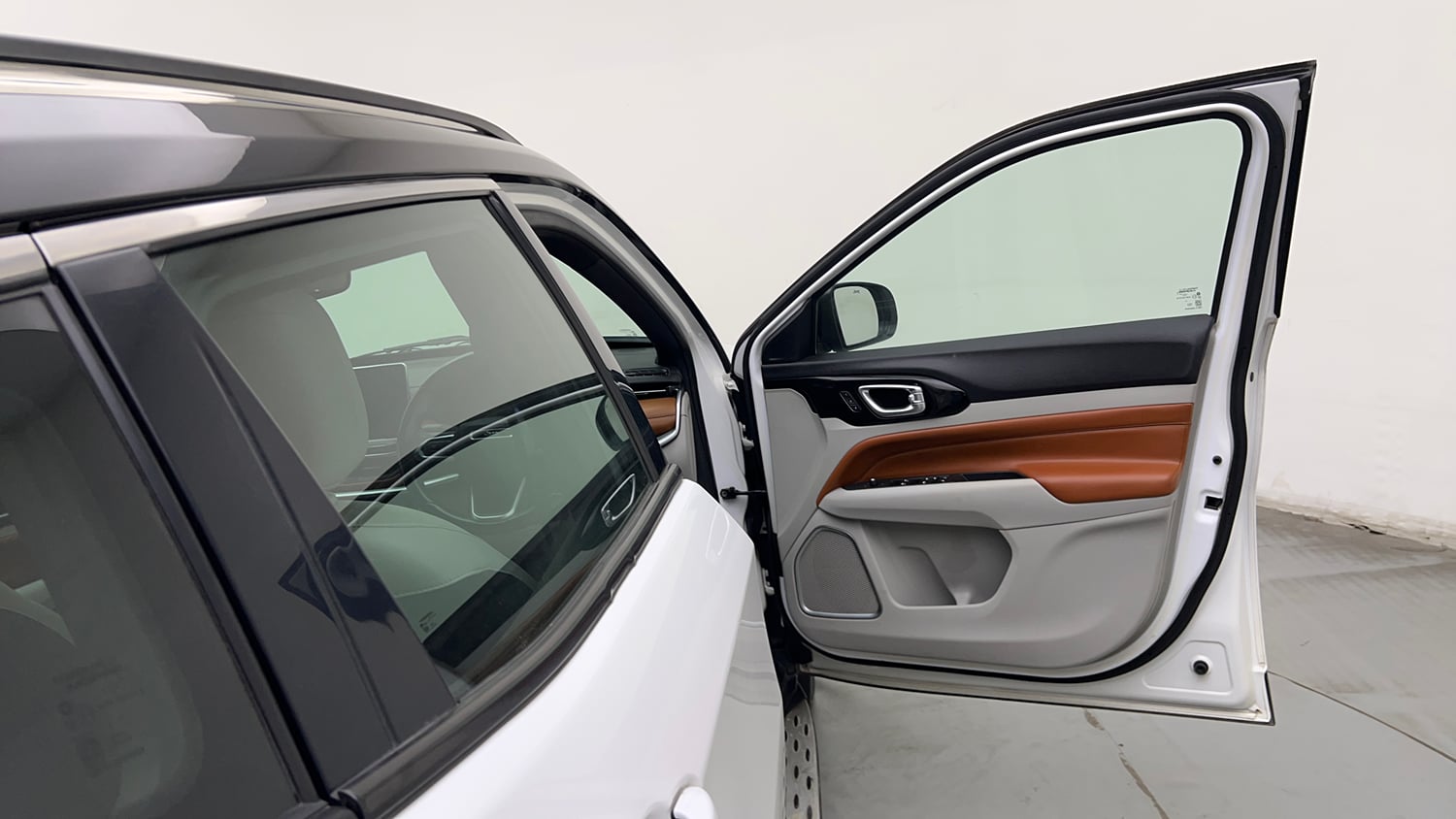 Used 2024 Jeep Compass Limited (O) 2.0 Diesel Diesel Manual interior RIGHT FRONT DOOR OPEN VIEW