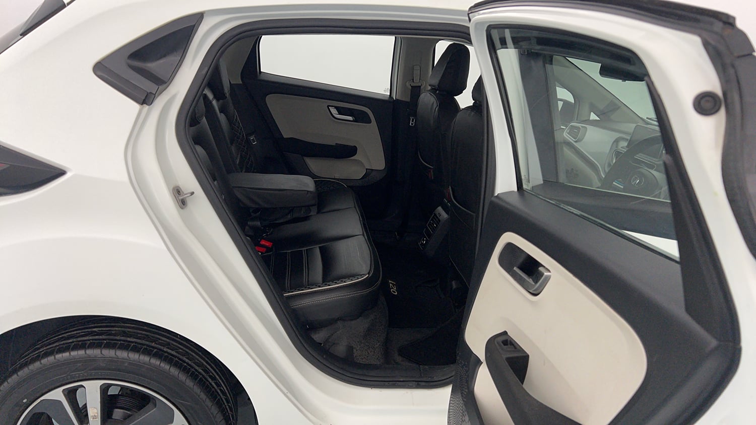 Used 2021 Tata Altroz XZ Petrol Petrol Manual interior RIGHT SIDE REAR DOOR CABIN VIEW