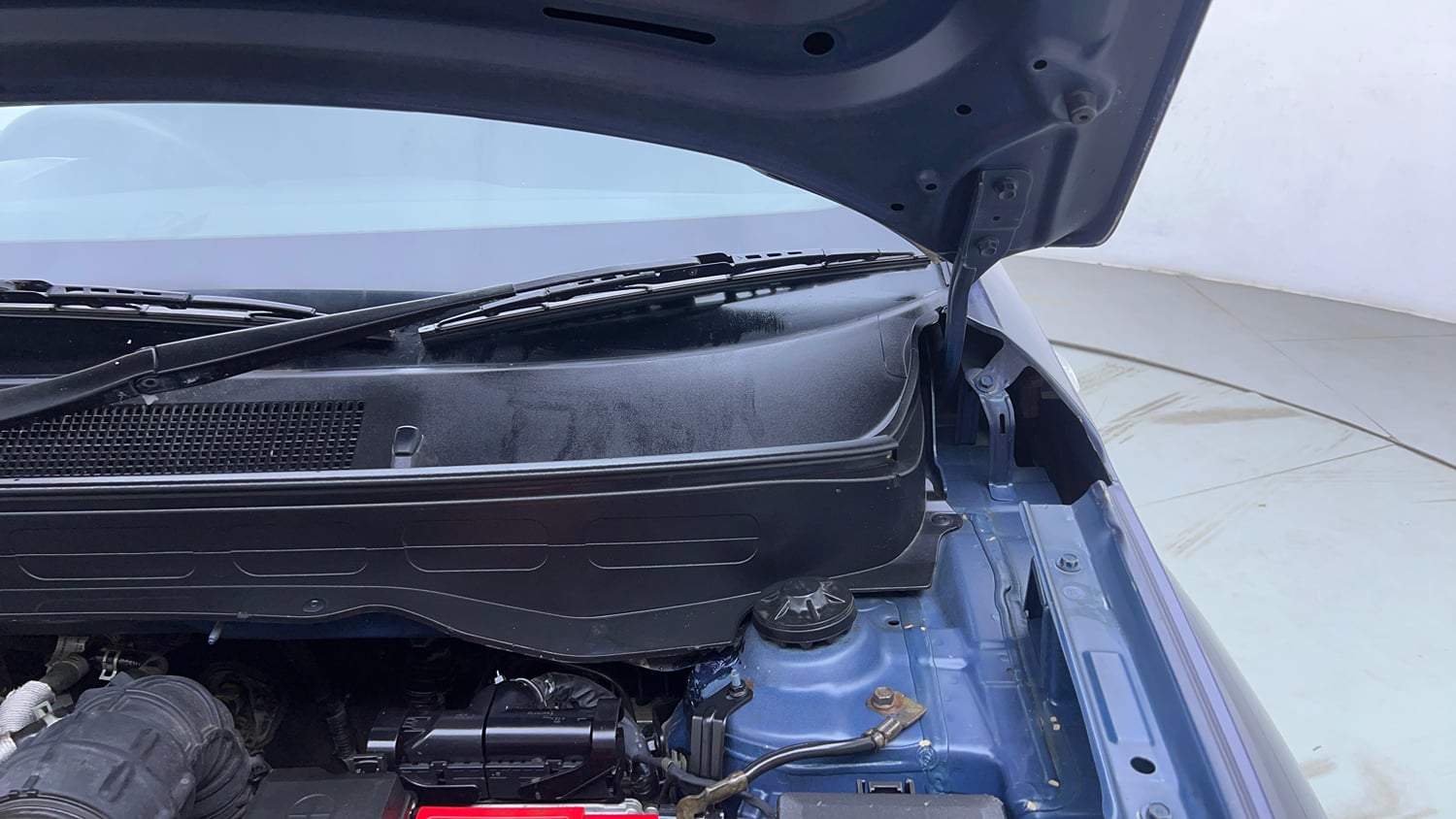 Used 2021 Hyundai Venue S 1.0 Turbo DCT Petrol Automatic engine ENGINE LEFT SIDE HINGE & APRON VIEW