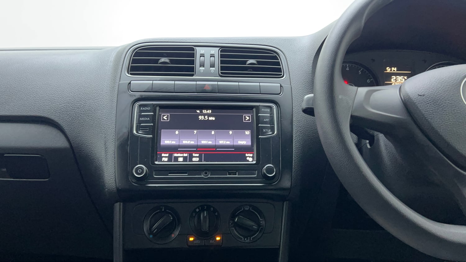 Used 2019 Volkswagen Ameo  1.0 Trendline Petrol + CNG(Outside Fitted) Petrol+cng Manual interior MUSIC SYSTEM & AC CONTROL VIEW