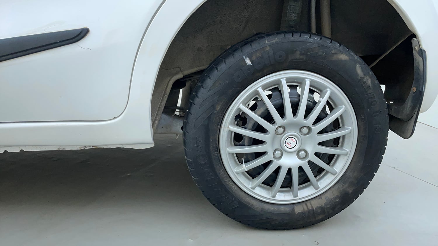 Used 2016 Datsun GO T Petrol Manual tyres LEFT REAR TYRE RIM VIEW