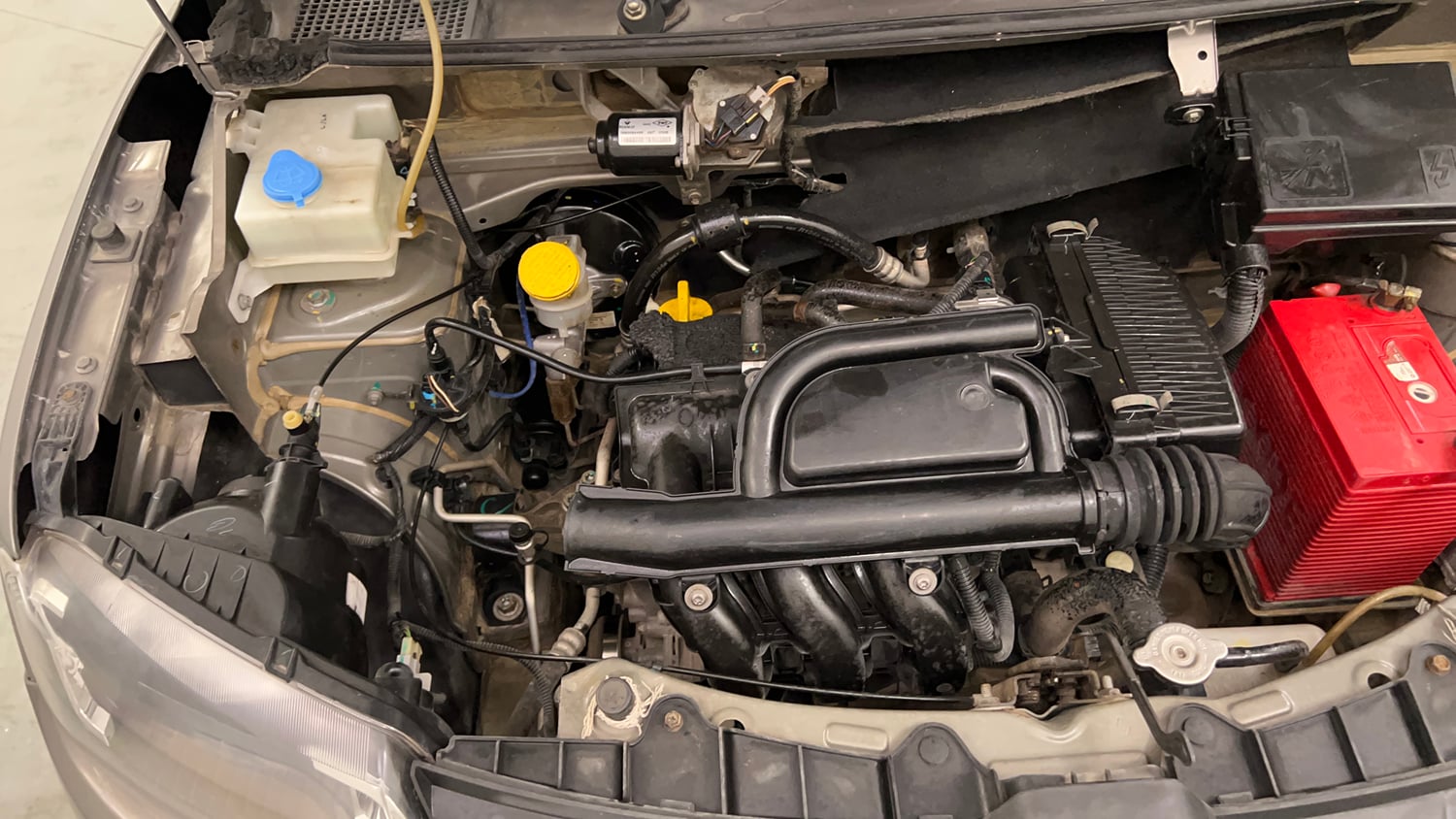 Used 2016 Renault Kwid RXT Petrol Manual engine ENGINE RIGHT SIDE VIEW