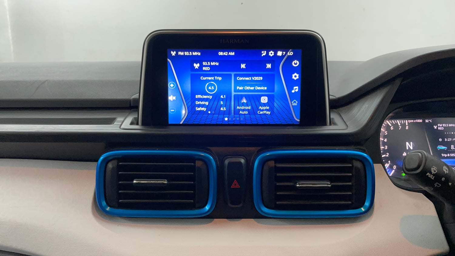 Used 2022 Tata Punch Creative Dual Tone AMT Petrol Automatic top_features Integrated (in-dash) music system