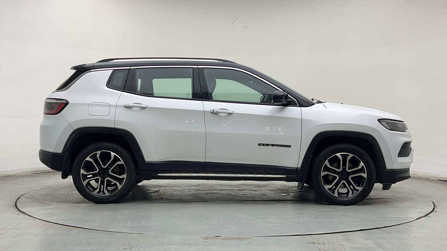 Used 2024 Jeep Compass Limited (O) 2.0 Diesel Diesel Manual exterior RIGHT SIDE VIEW