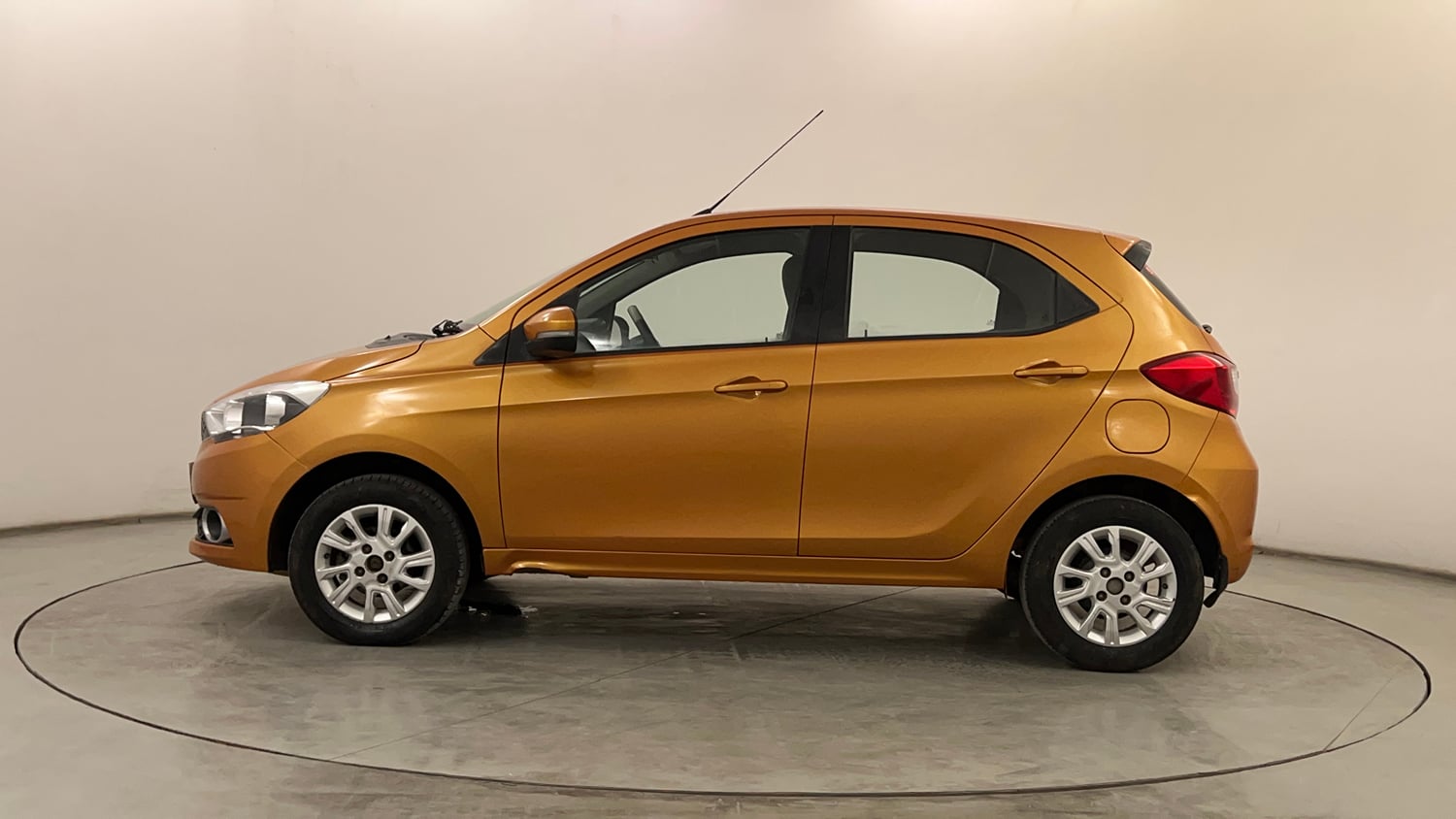 Used 2016 Tata Tiago Revotron XZ Petrol Manual exterior LEFT SIDE VIEW