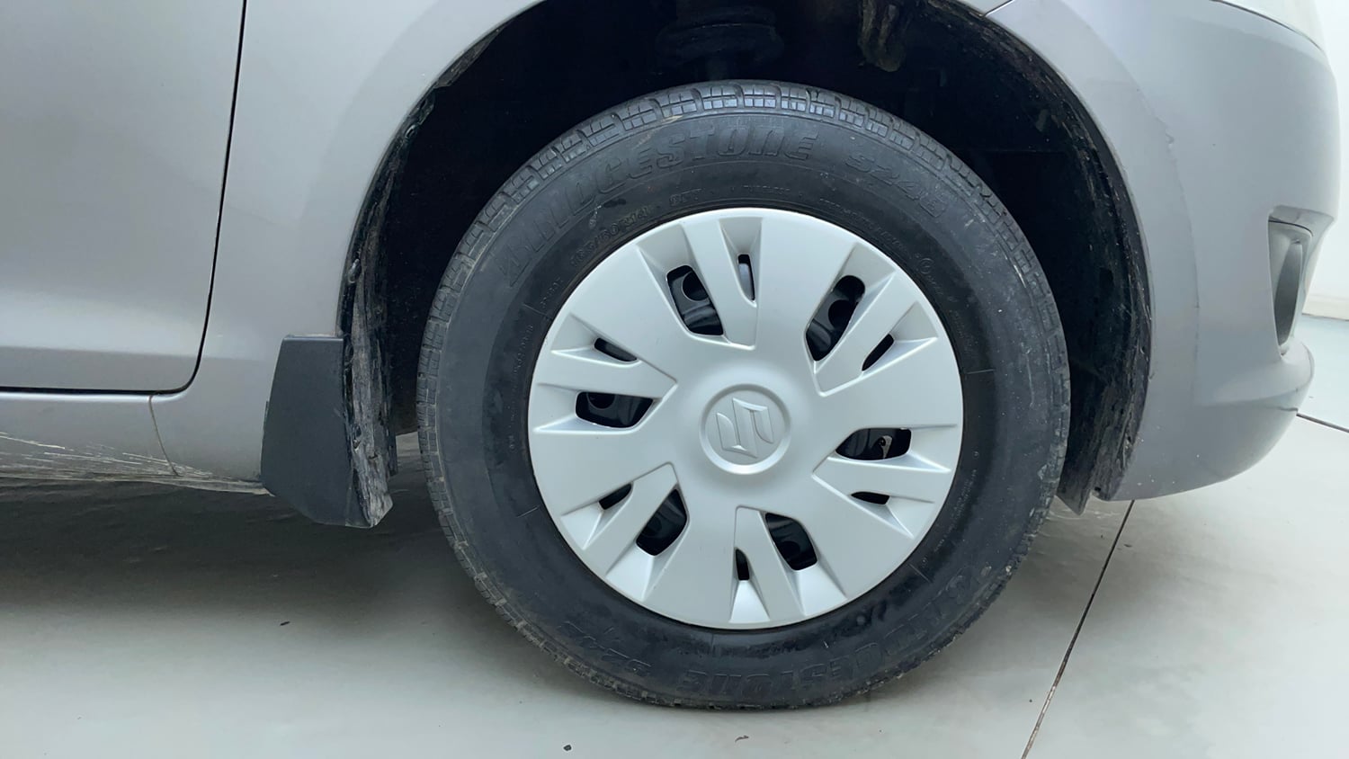 Used 2012 Maruti Suzuki Swift VXi Petrol Manual tyres RIGHT FRONT TYRE RIM VIEW