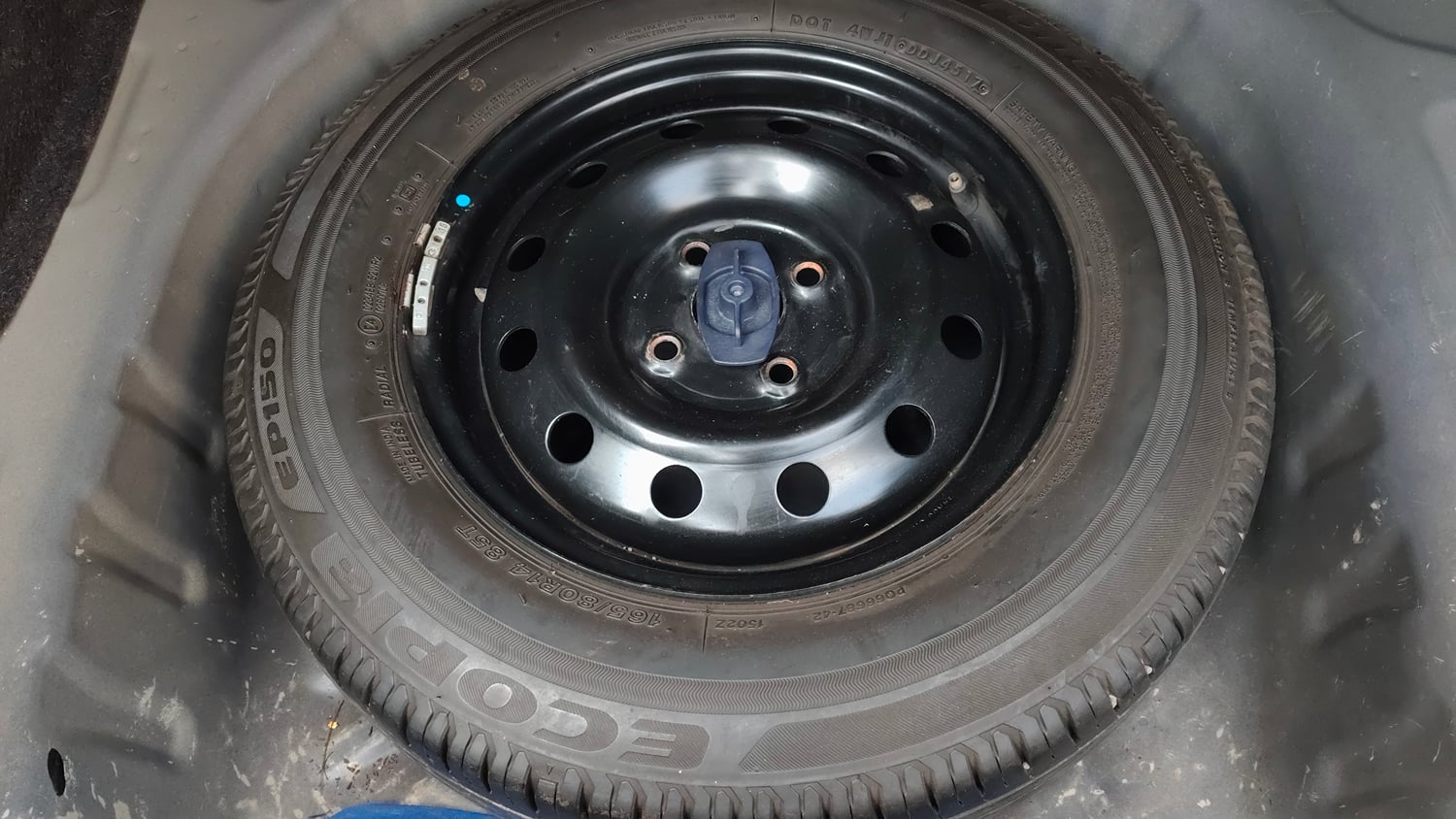 Used 2017 Maruti Suzuki Dzire VXi AMT Petrol Automatic tyres SPARE TYRE VIEW