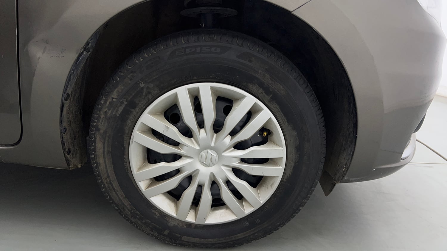 Used 2022 Maruti Suzuki Dzire VXi Petrol Manual tyres RIGHT FRONT TYRE RIM VIEW