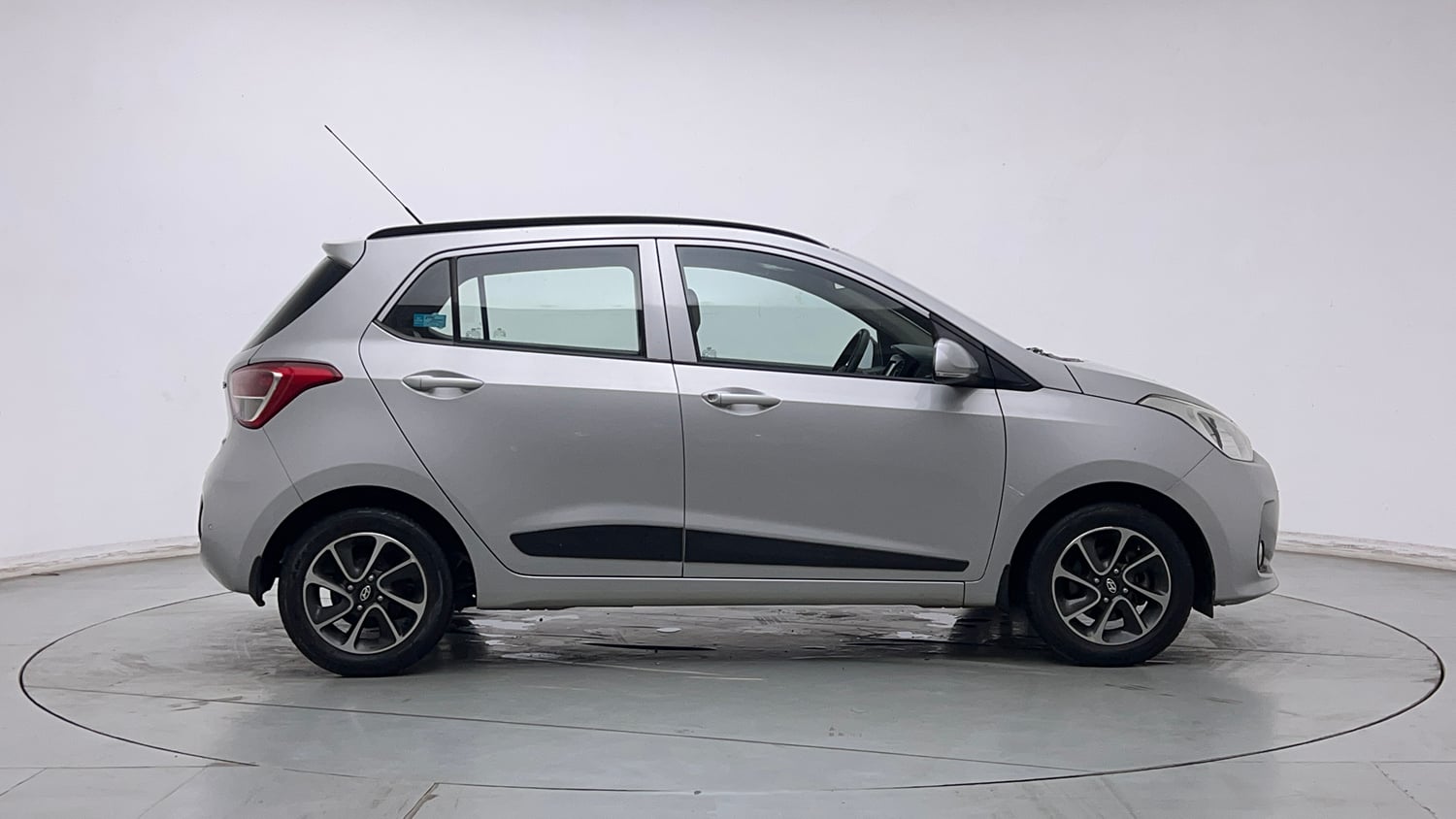 Used 2018 Hyundai Grand i10 Sportz (O) AT 1.2 Kappa VTVT Petrol Automatic exterior RIGHT SIDE VIEW