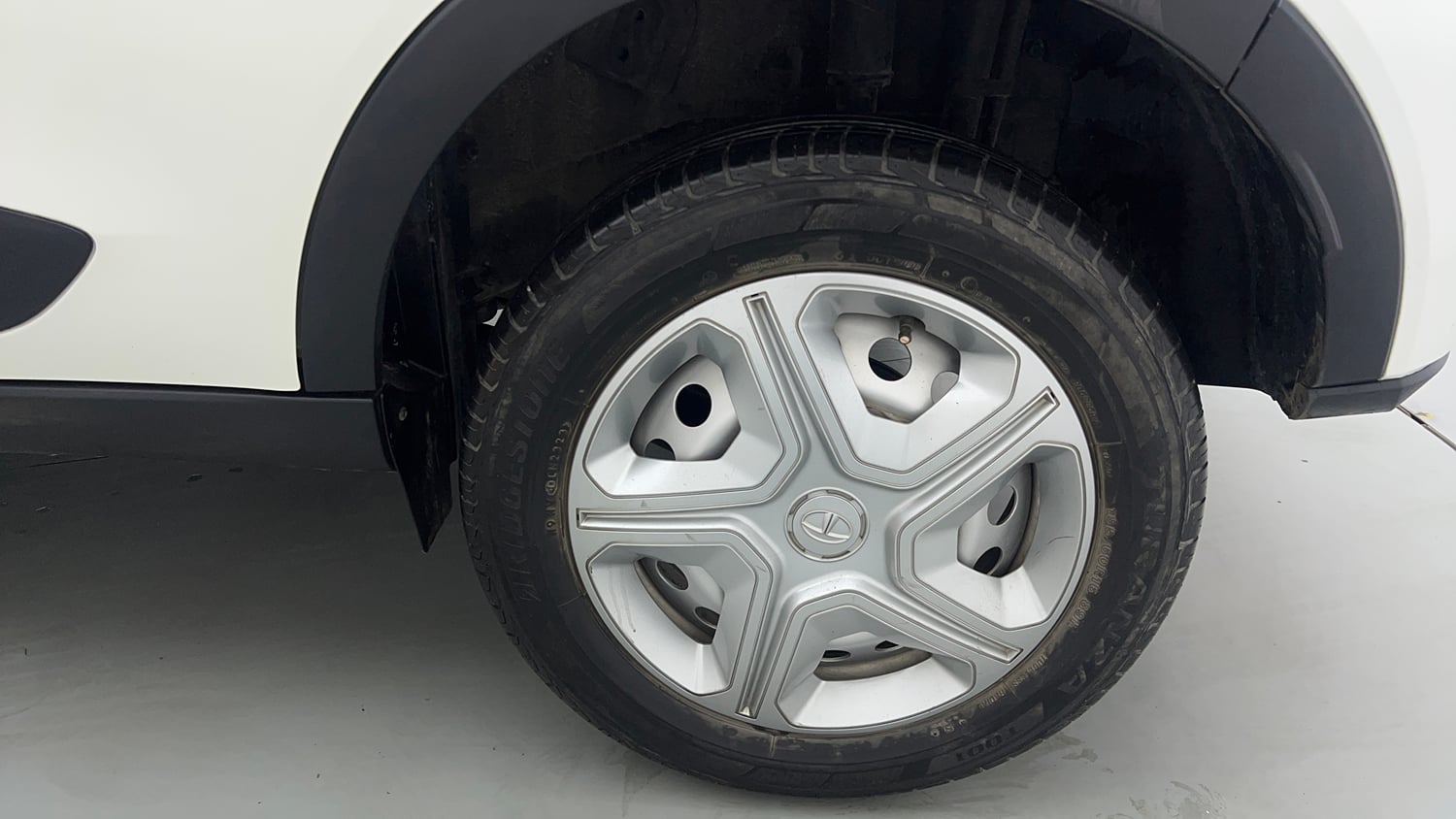 Used 2023 Tata Nexon XE Petrol Manual tyres LEFT REAR TYRE RIM VIEW