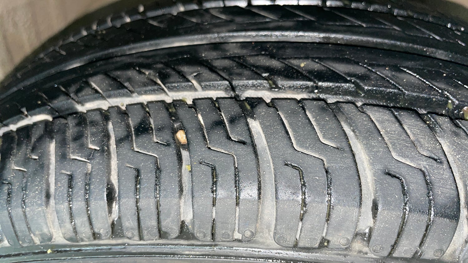 Used 2019 Hyundai Grand i10 Magna 1.2 Kappa VTVT Petrol Manual tyres RIGHT FRONT TYRE TREAD VIEW