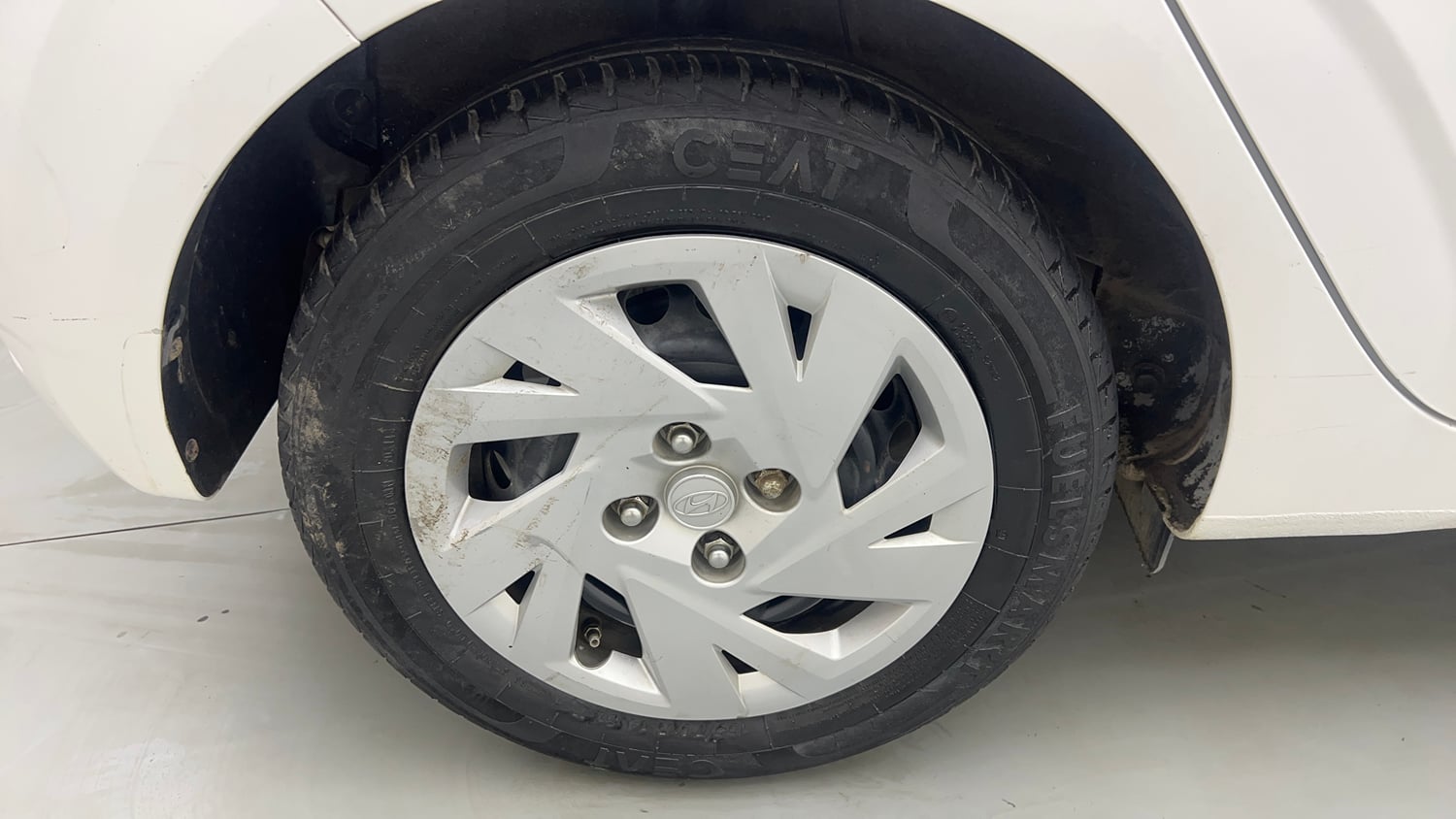 Used 2024 Hyundai Grand i10 Nios Magna 1.2 Kappa Petrol+CNG (Outside Fitted) Cng Manual tyres RIGHT REAR TYRE RIM VIEW