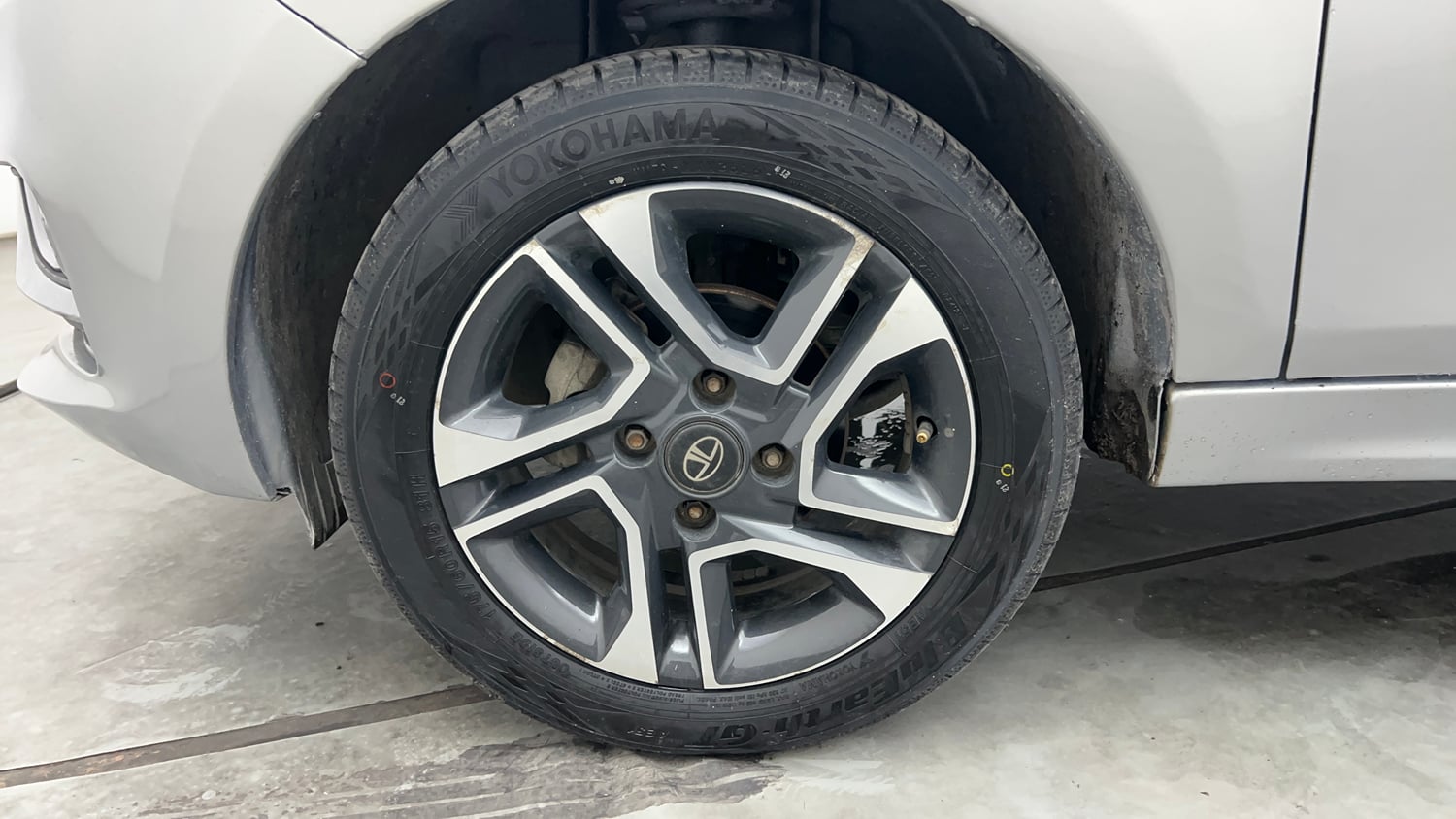 Used 2021 Tata Tigor XZ Plus Petrol Manual tyres LEFT FRONT TYRE RIM VIEW