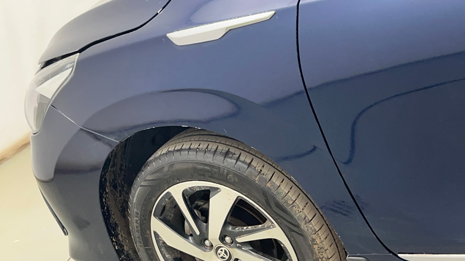 Used 2023 Toyota Glanza V AMT Petrol Automatic dents MINOR SCRATCH