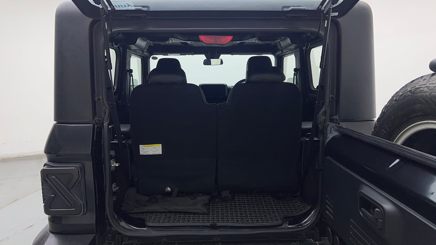 Used 2022 mahindra Thar LX Hard Top Petrol AT 4WD Petrol Automatic interior DICKY INSIDE VIEW