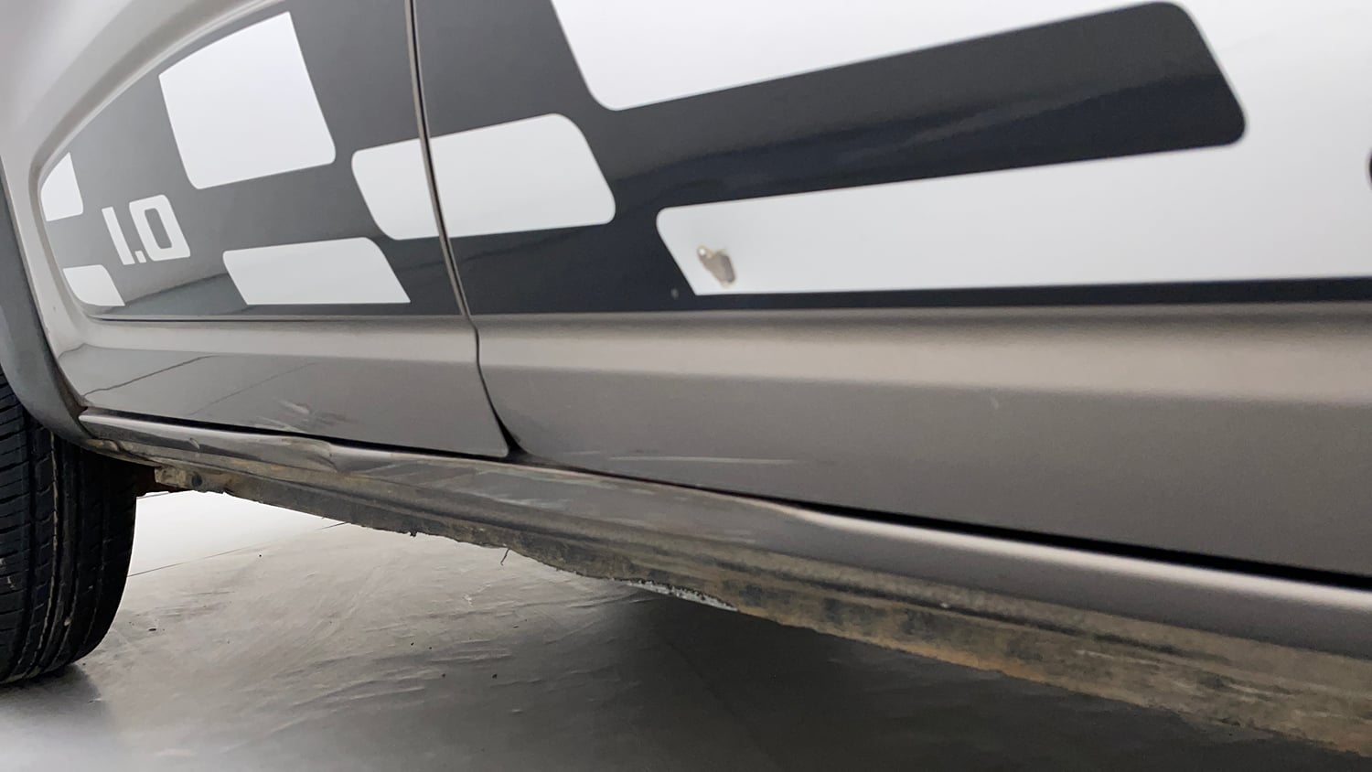 Used 2017 Renault Kwid 1.0 RXT Petrol Manual dents MINOR DENT