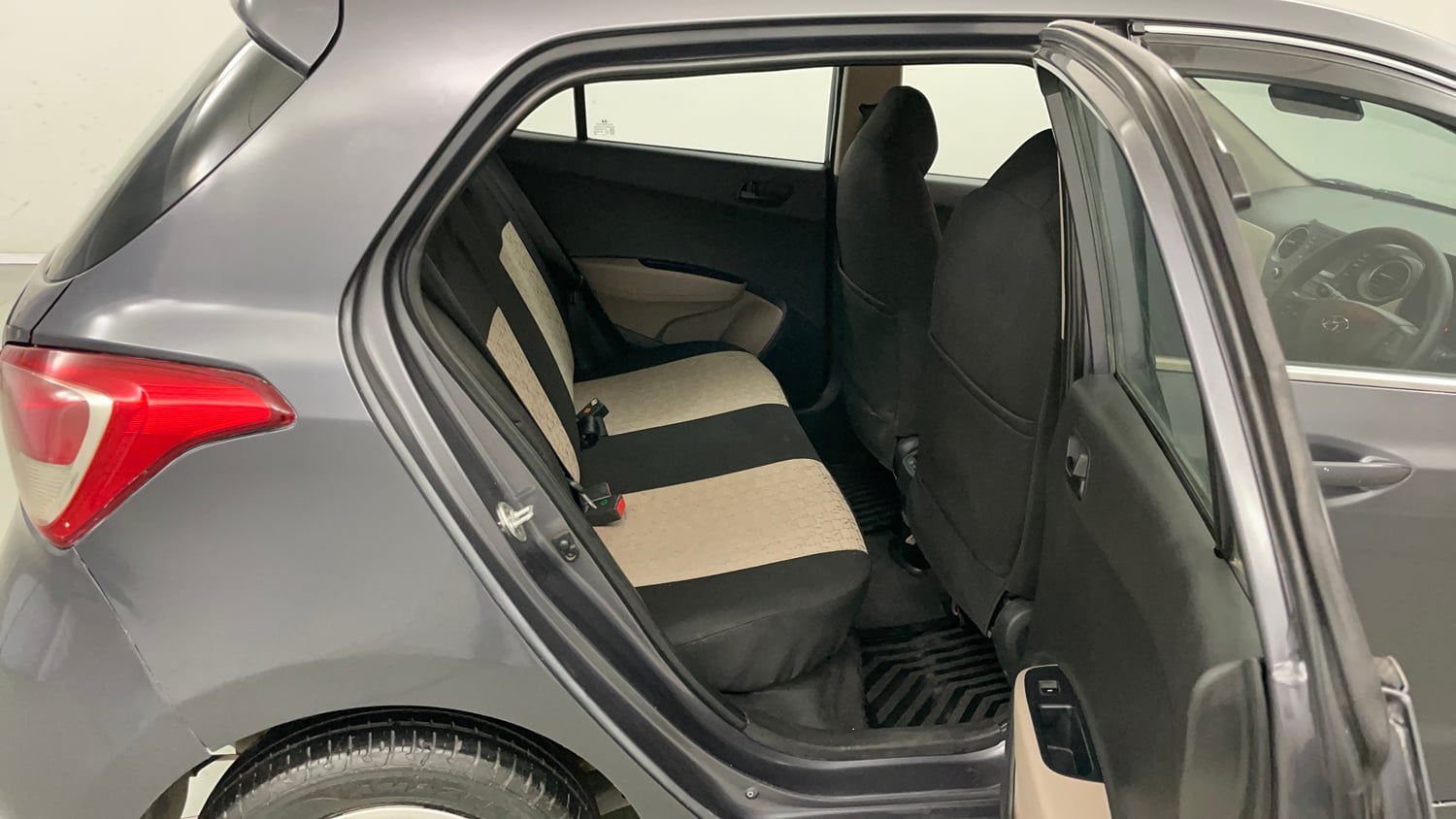 Used 2018 Hyundai Grand i10 Magna 1.2 Kappa VTVT Petrol Manual interior RIGHT SIDE REAR DOOR CABIN VIEW