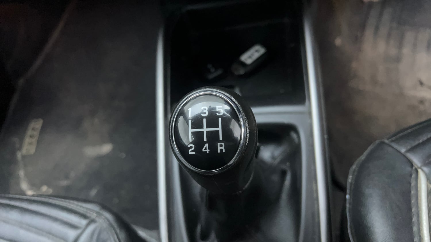 Used 2021 Maruti Suzuki Baleno Zeta Petrol Manual interior GEAR  KNOB VIEW