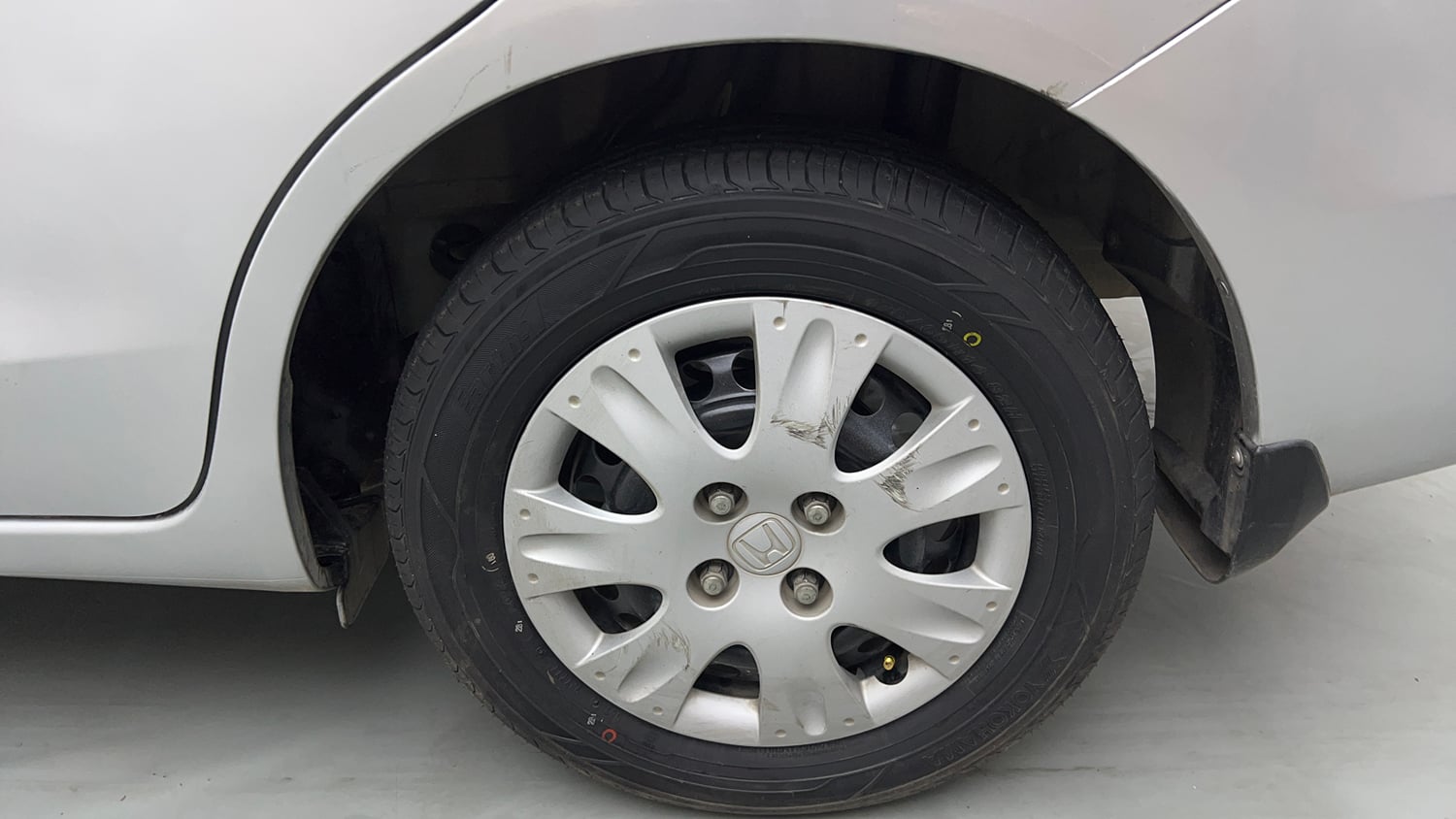 Used 2015 Honda Amaze 1.2 S i-VTEC Petrol Manual tyres LEFT REAR TYRE RIM VIEW