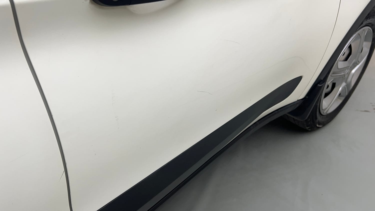 Used 2023 Tata Nexon XE Petrol Manual dents MINOR SCRATCH