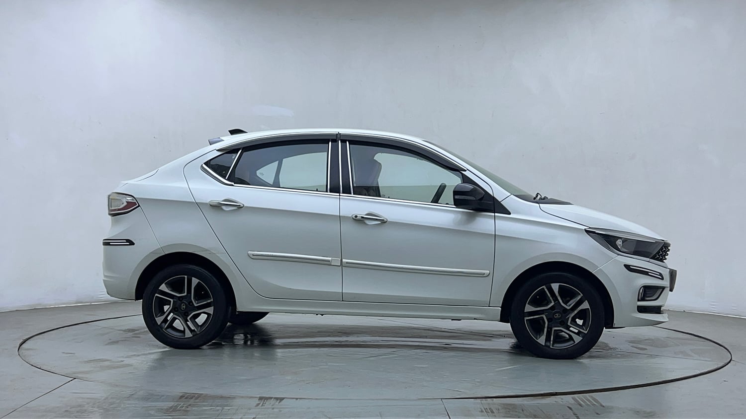 Used 2020 Tata Tigor XZA Plus Petrol Automatic exterior RIGHT SIDE VIEW