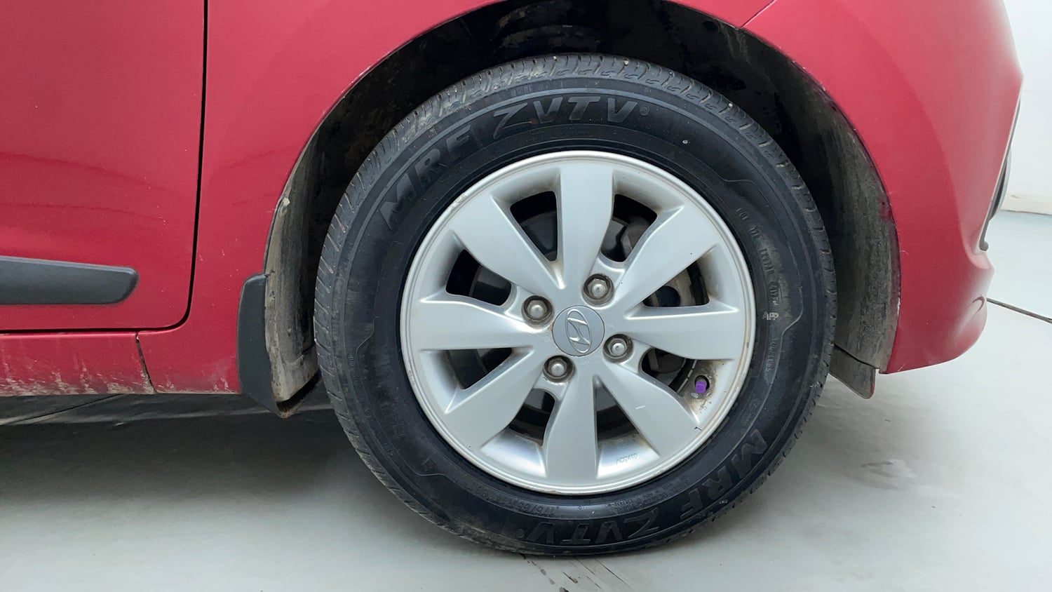 Used 2017 Hyundai Xcent SX 1.1 CRDi Diesel Manual tyres RIGHT FRONT TYRE RIM VIEW