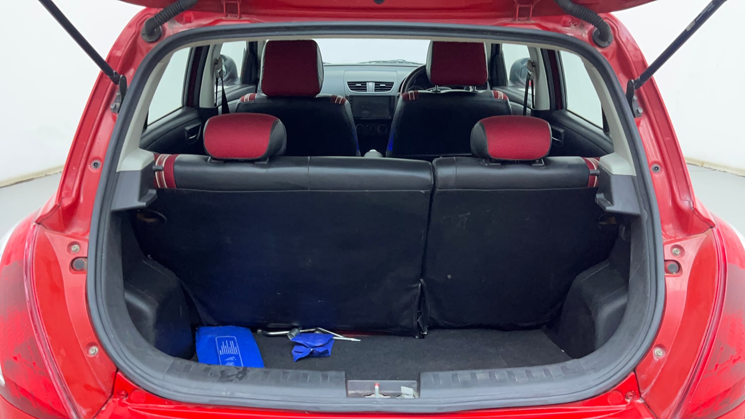 Used 2016 Maruti Suzuki Swift Deca Limited Edition VDi Diesel Manual interior DICKY INSIDE VIEW