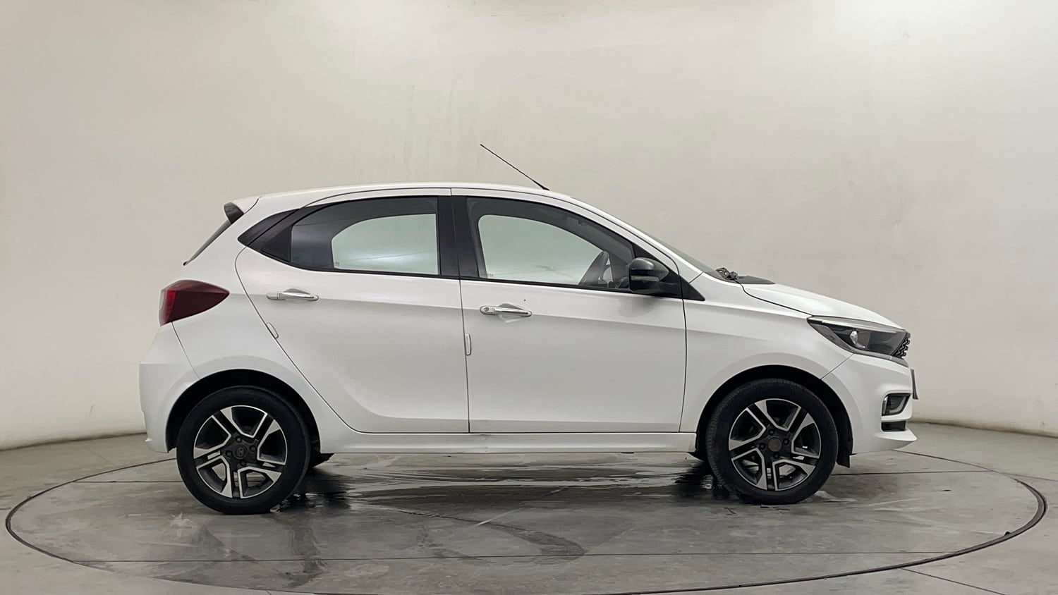 Used 2023 Tata Tiago XZ Plus Petrol Manual exterior RIGHT SIDE VIEW