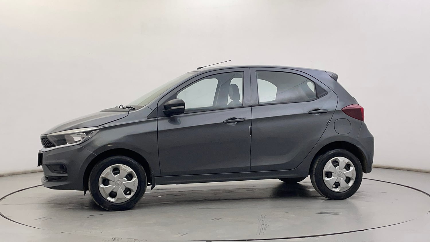 Used 2022 Tata Tiago XT (O) Petrol Manual exterior LEFT SIDE VIEW