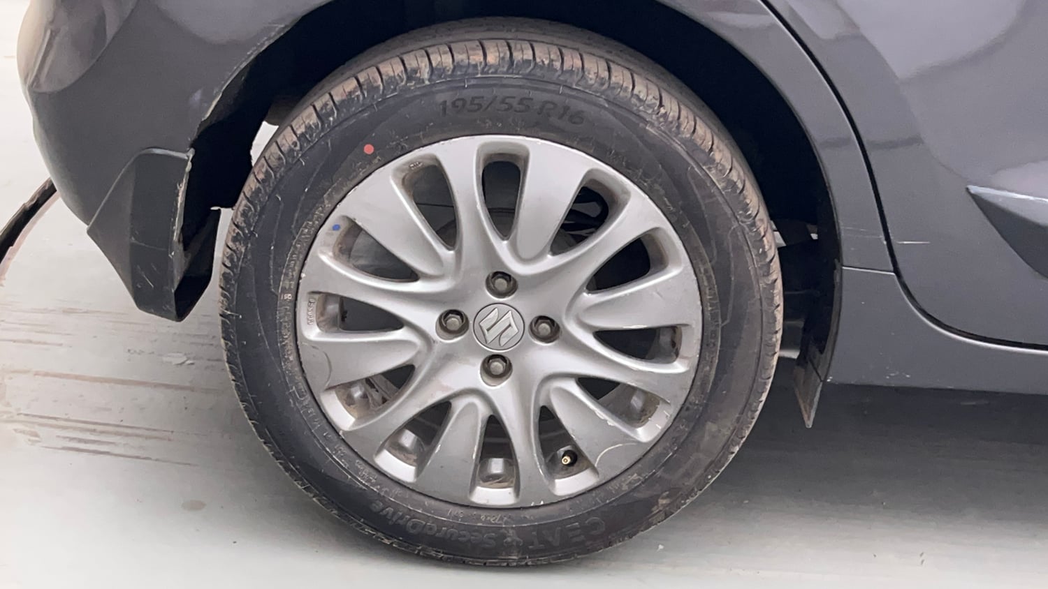 Used 2018 Maruti Suzuki Baleno Zeta 1.2 AT Petrol Automatic tyres RIGHT REAR TYRE RIM VIEW
