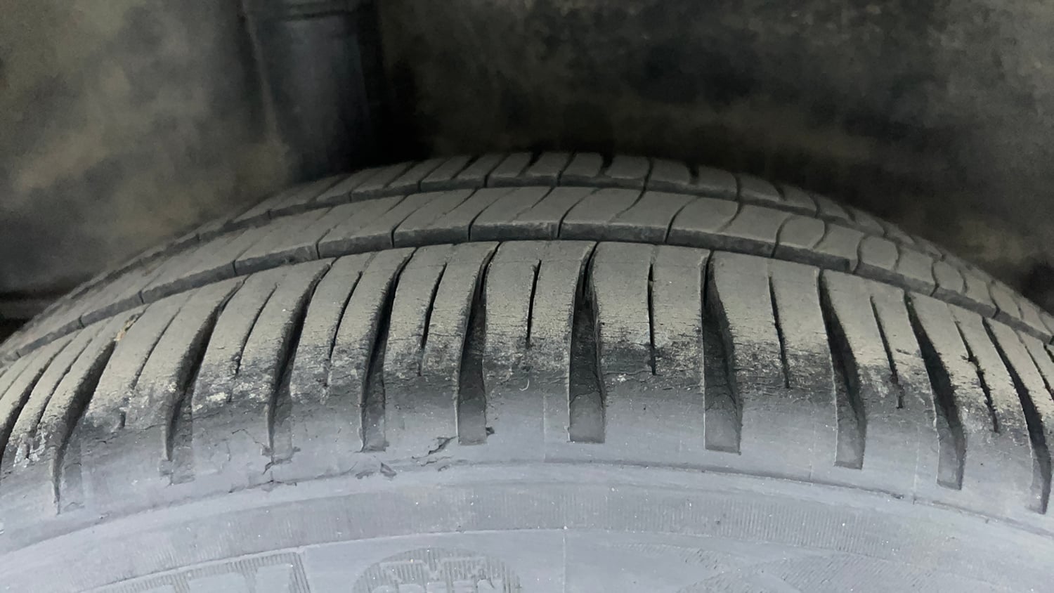 Used 2014 Honda City VX CVT Petrol Automatic tyres RIGHT REAR TYRE TREAD VIEW