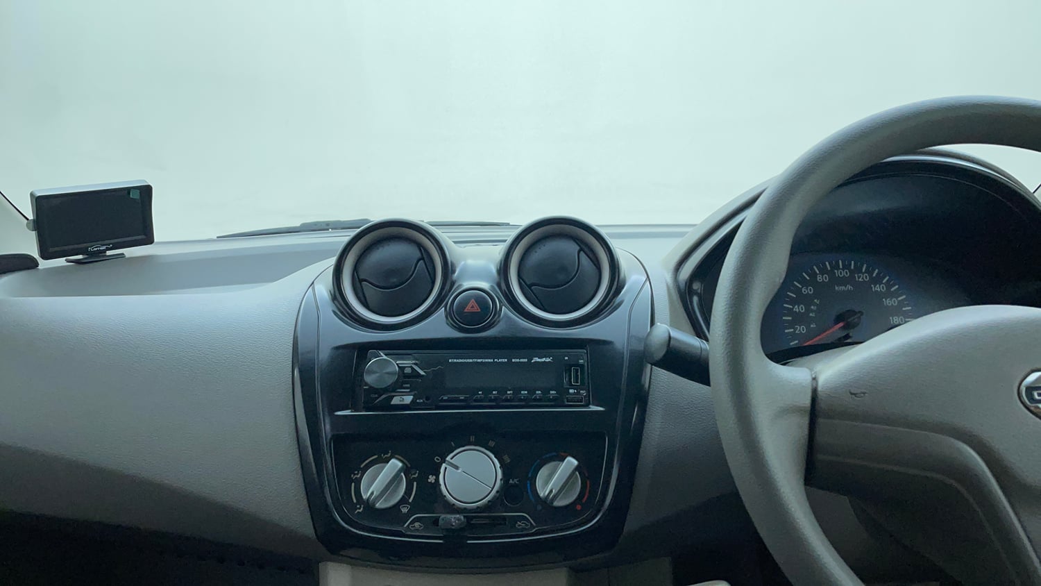 Used 2016 Datsun GO T Petrol Manual interior MUSIC SYSTEM & AC CONTROL VIEW